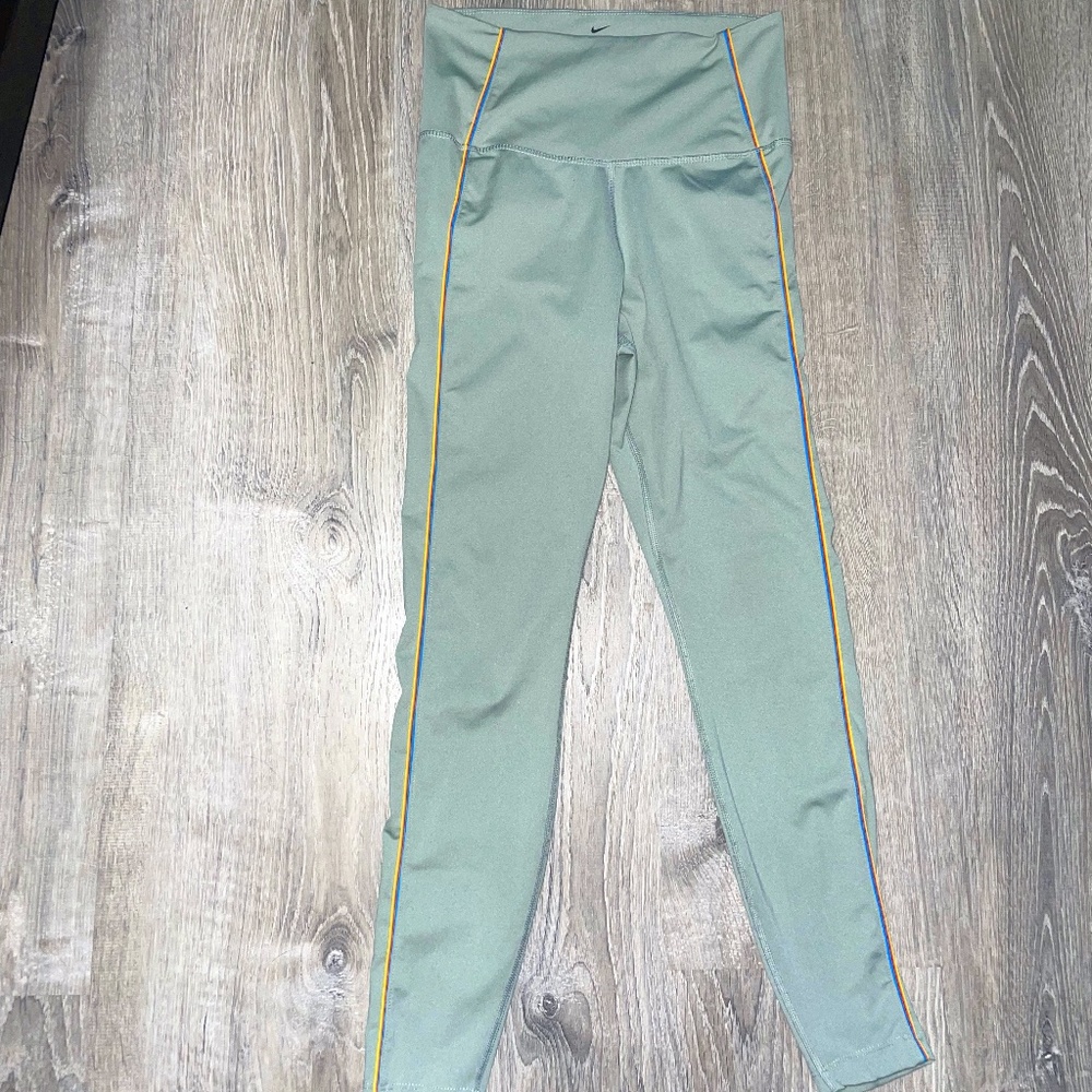 Medium Nike Leggings